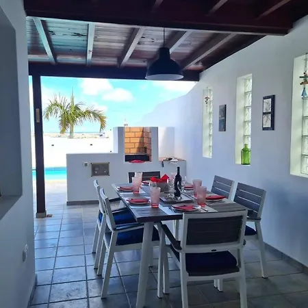 Nitho - Heated Pool, Panoramic View, Privacy Villa